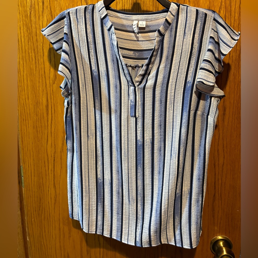 Women’s Elle brand sleeveless top